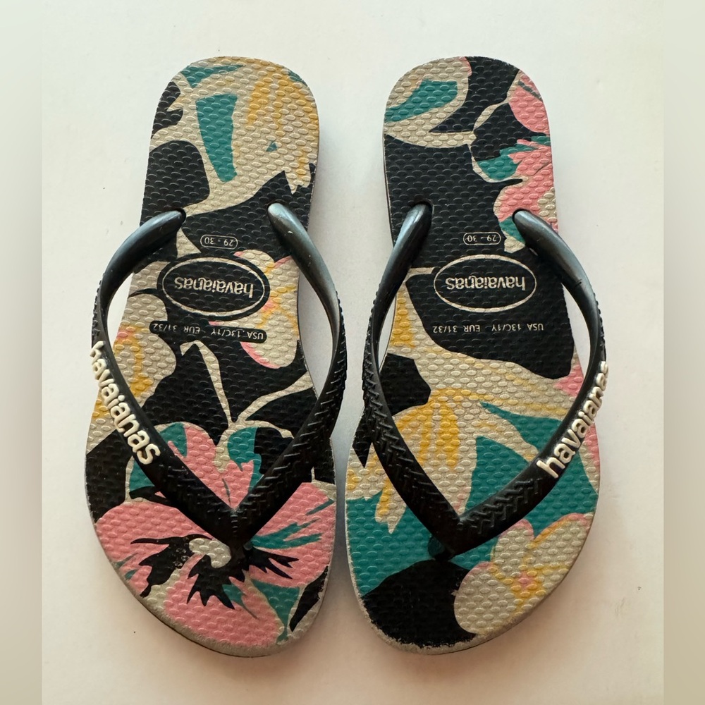 Havaiana’s Kids Flip Flops in Floral Print Size 13C/1Y in EUC